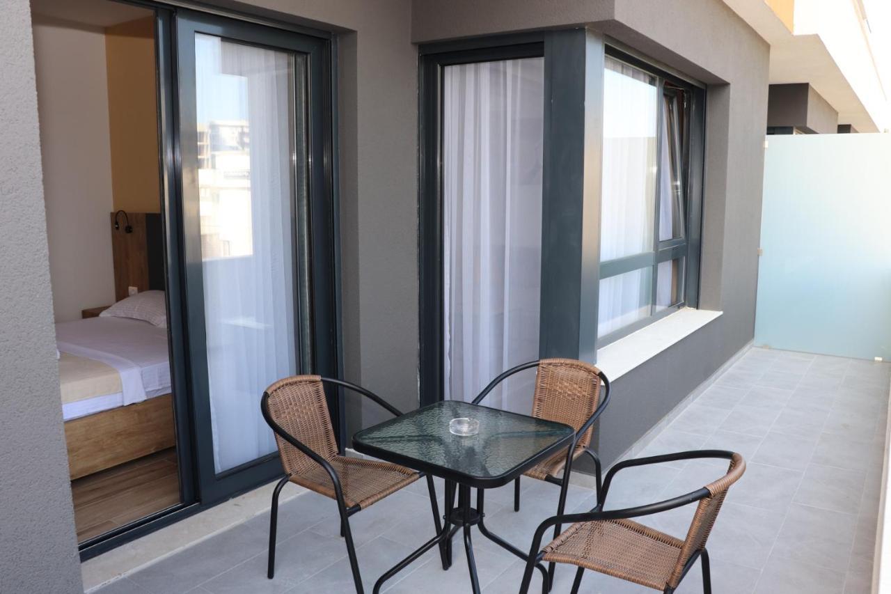 Eagles Apartments & Suites Улцин Екстериор снимка