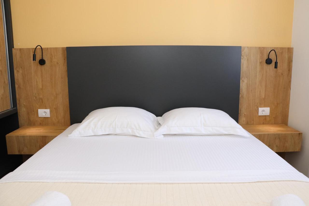 Eagles Apartments & Suites Улцин Екстериор снимка