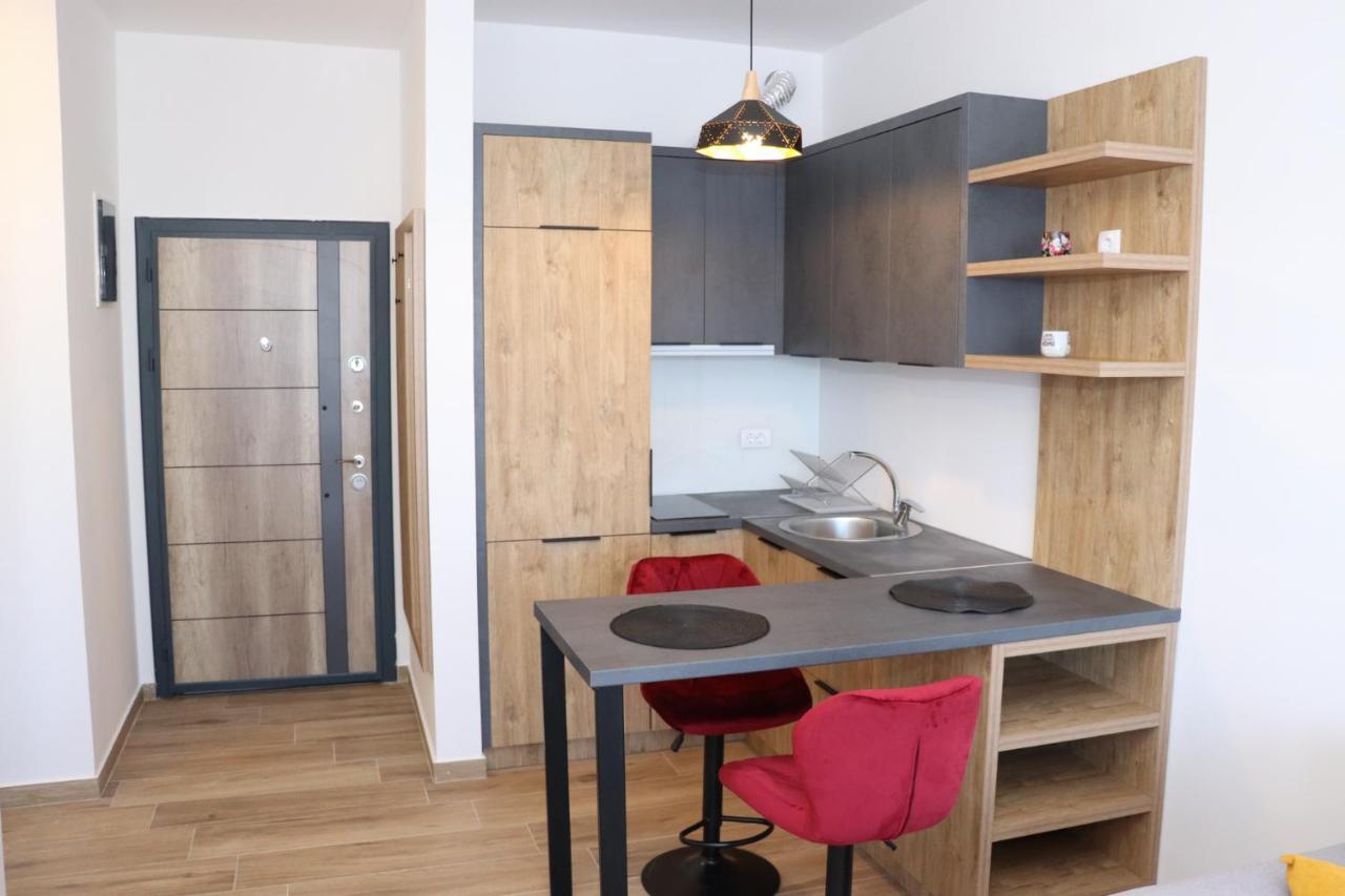 Eagles Apartments & Suites Улцин Екстериор снимка