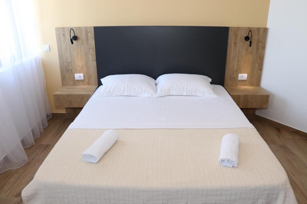Eagles Apartments & Suites Улцин Екстериор снимка