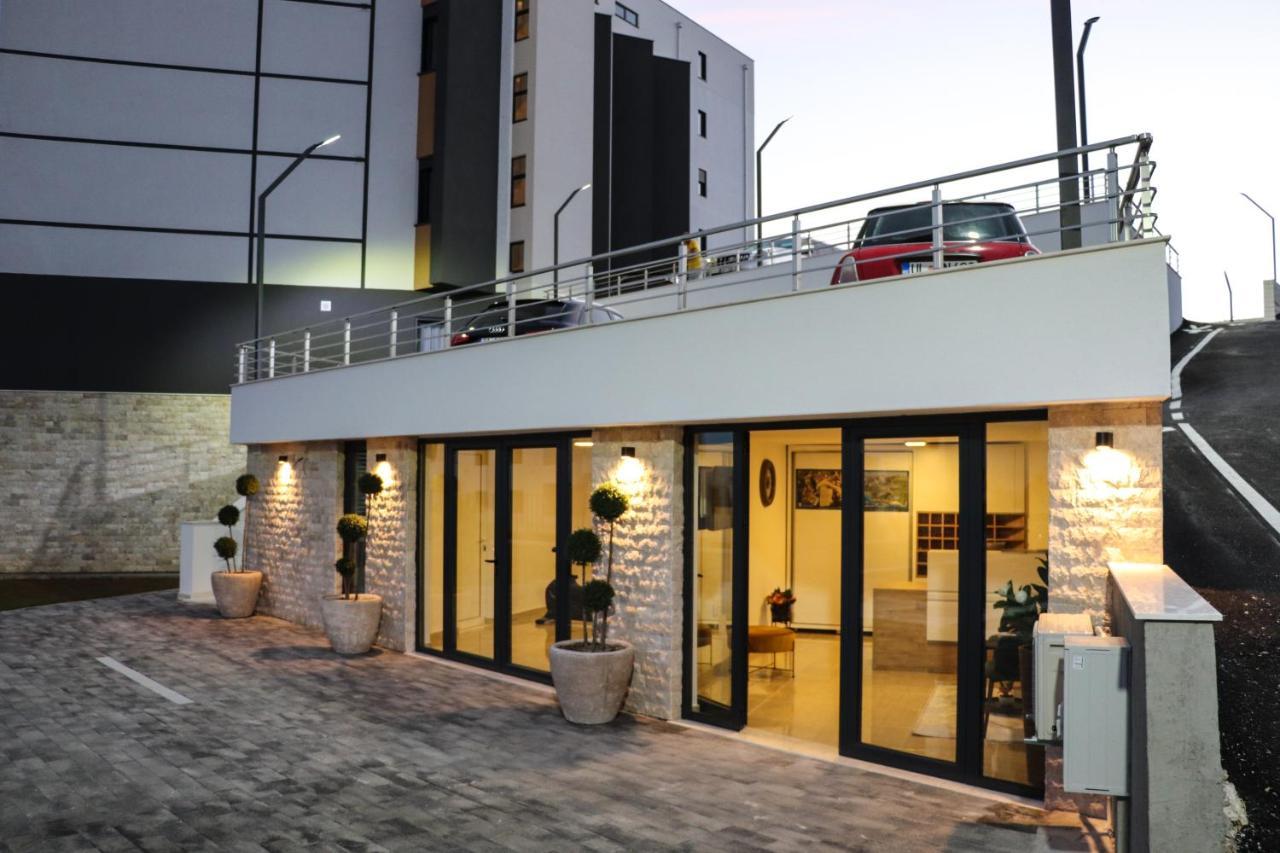 Eagles Apartments & Suites Улцин Екстериор снимка