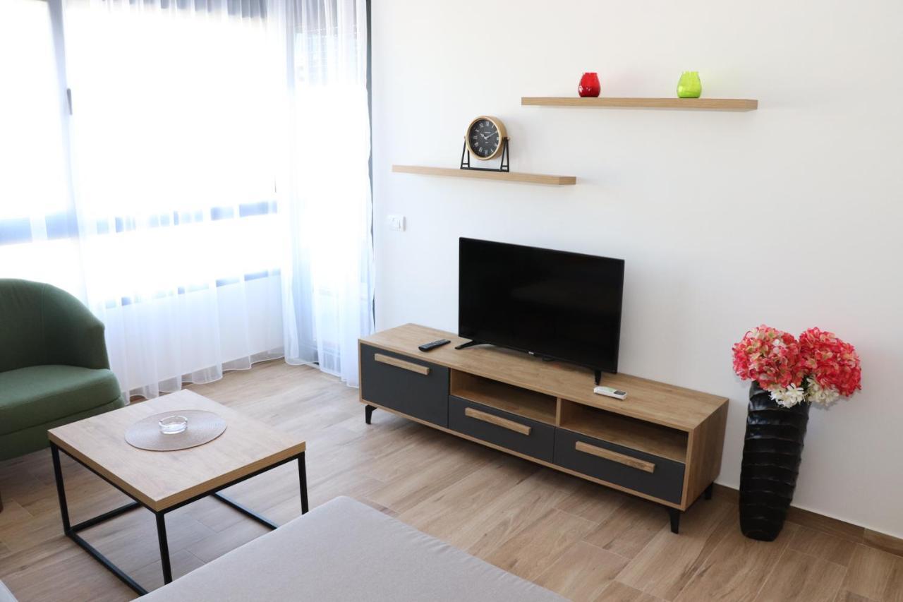 Eagles Apartments & Suites Улцин Екстериор снимка