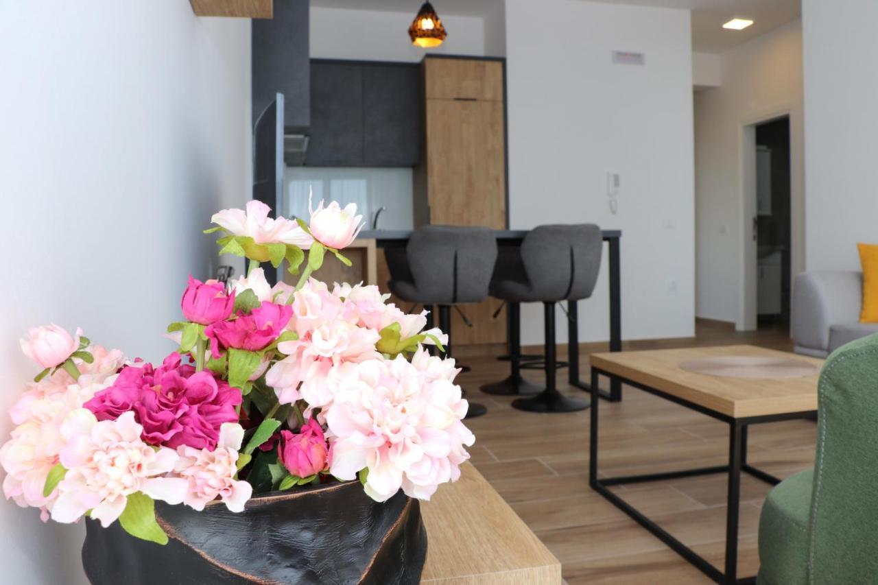 Eagles Apartments & Suites Улцин Екстериор снимка