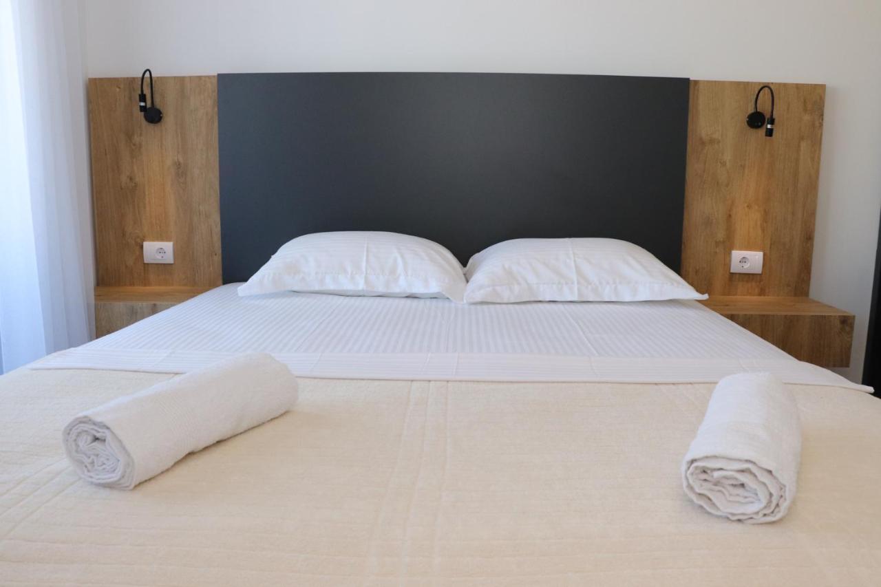 Eagles Apartments & Suites Улцин Екстериор снимка