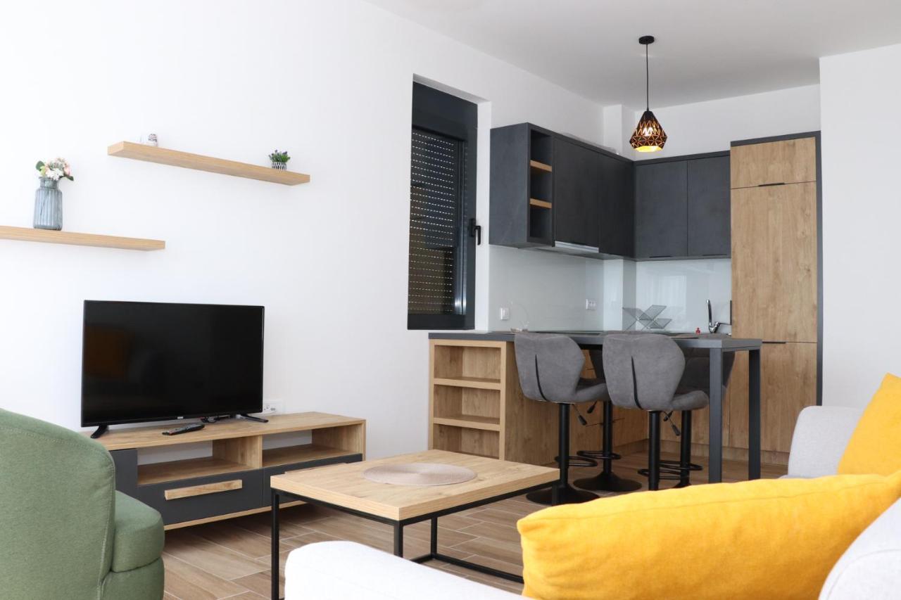 Eagles Apartments & Suites Улцин Екстериор снимка