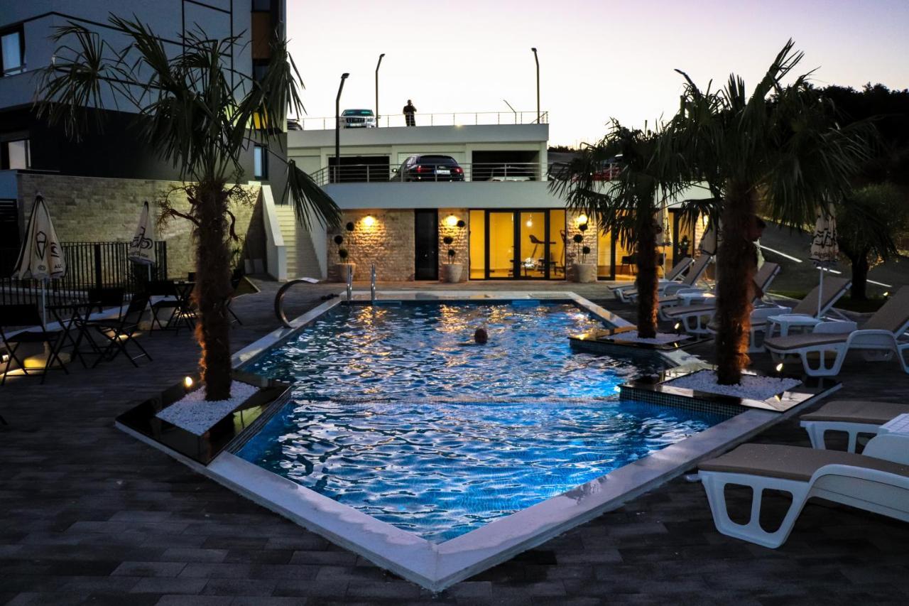 Eagles Apartments & Suites Улцин Екстериор снимка