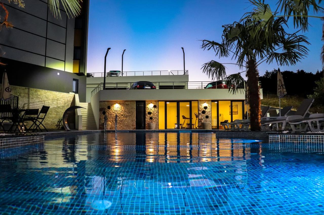 Eagles Apartments & Suites Улцин Екстериор снимка