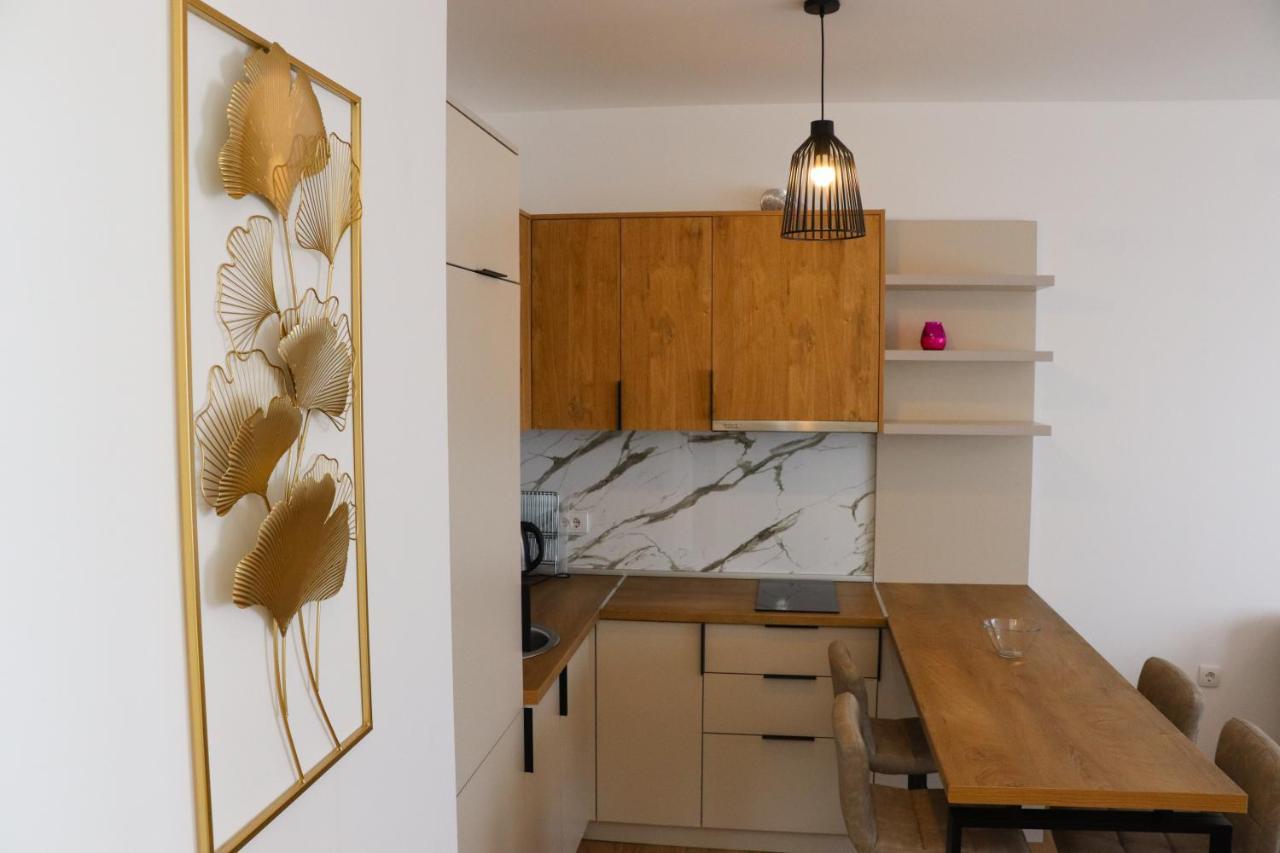 Eagles Apartments & Suites Улцин Екстериор снимка